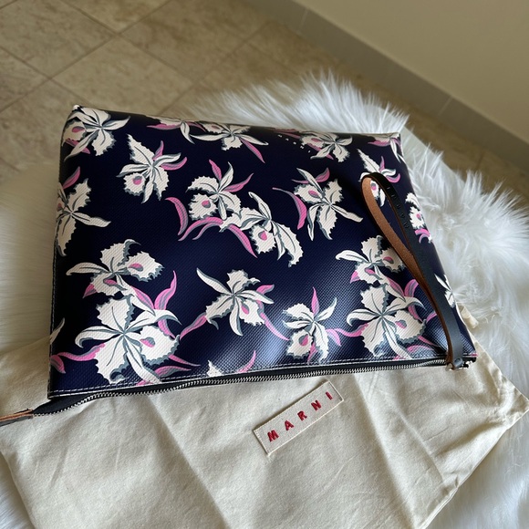 Auth Marni Large Clutch Wristlet with dust bag Made in Italy - Picture 8 of 13